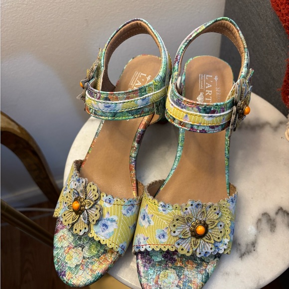 L'Artiste Vogeush Multi Color Floral Embellsihed Flower Sandal Heel SZ 38 US 7.5 - Picture 2 of 6